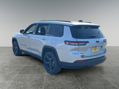 New 2025 Jeep Grand Cherokee L Altitude image 3