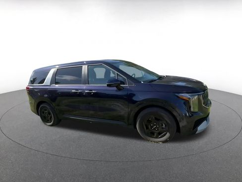 Used 2026 Kia Carnival FWD image 2