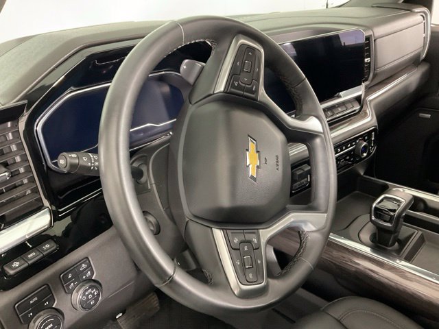 Used 2023 Chevrolet Silverado 1500 LTZ w/ LTZ Premium Package AWD/4WD image 23