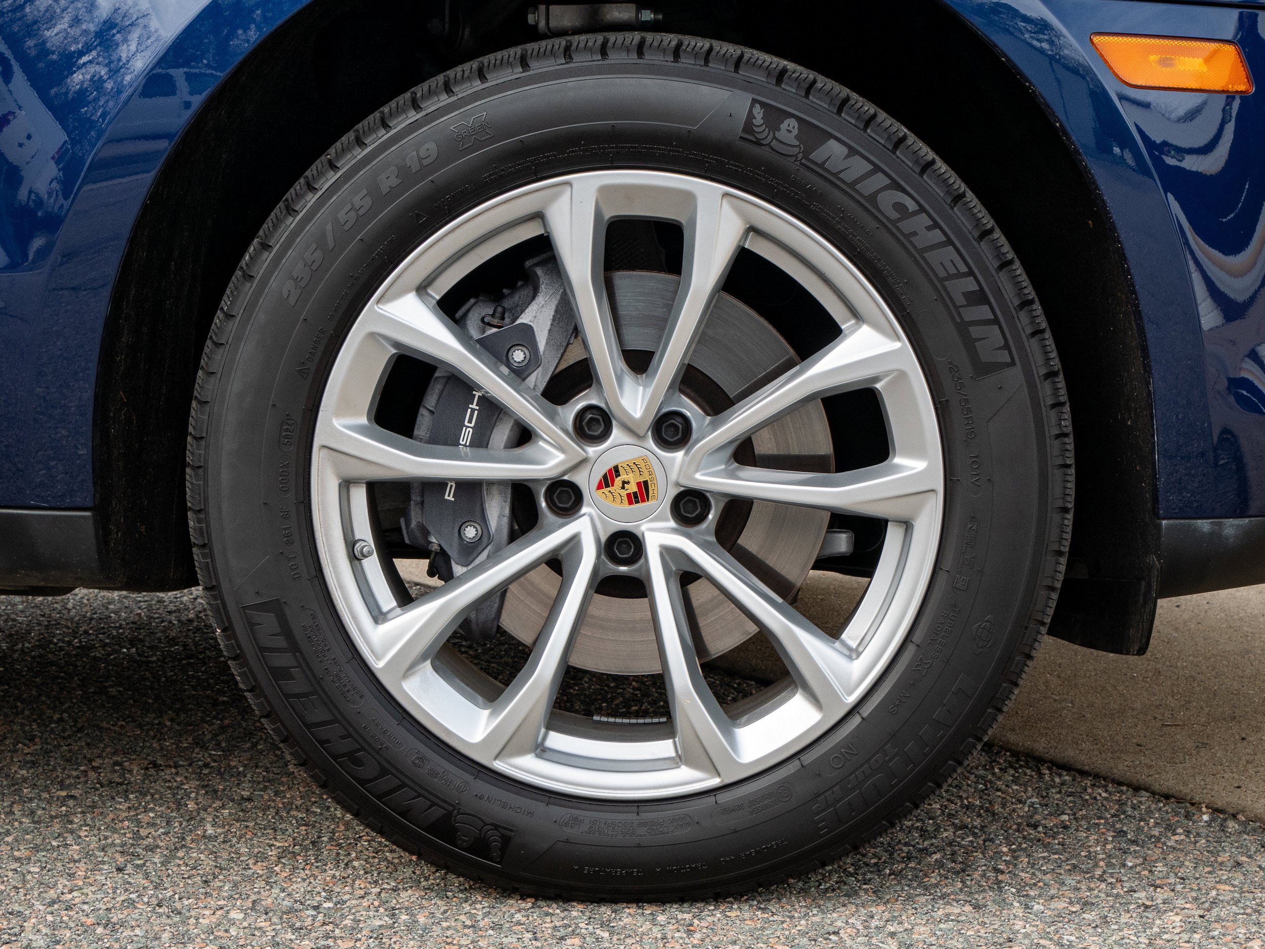 Certified 2025 Porsche Macan AWD/4WD image 19