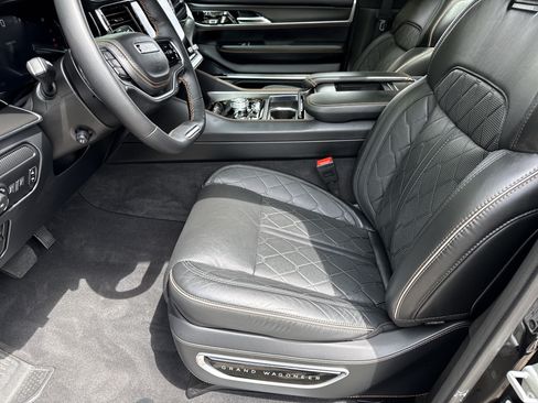 Used 2024 Jeep Grand Wagoneer Series III w/ Rear Seat Video Group 1 AWD/4WD image 5