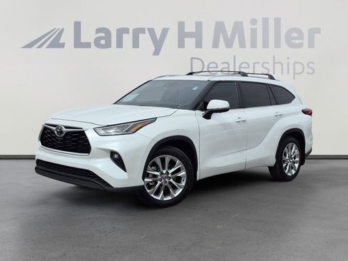 Used 2023 Toyota Highlander Limited image 1