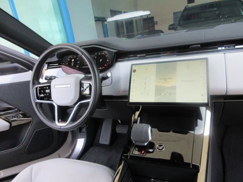 Used 2024 Land Rover Range Rover Sport SE image 45
