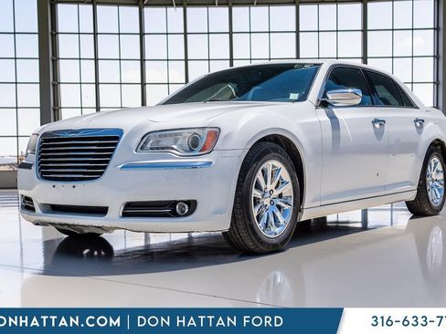 Used 2014 Chrysler 300 C RWD image 1