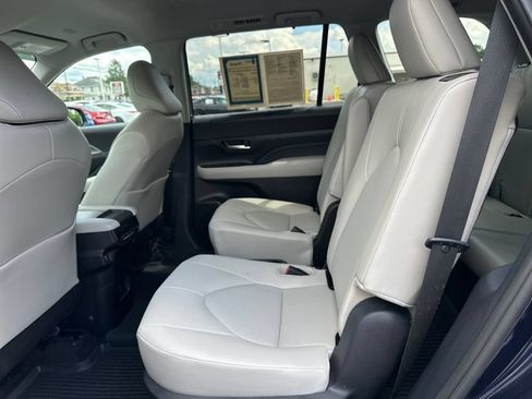 Used 2024 Toyota Grand Highlander AWD image 17