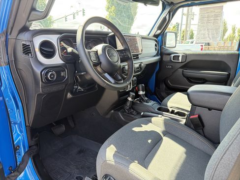 Used 2024 Jeep Wrangler Sport AWD/4WD image 9