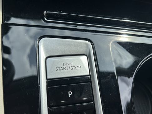 Used 2024 Volkswagen Atlas SEL Premium R-Line image 17