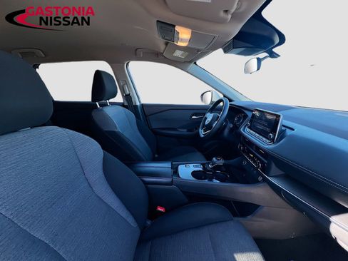 Used 2023 Nissan Rogue SV image 35