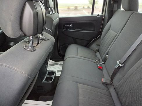 Used 2011 Jeep Liberty Sport AWD/4WD image 39