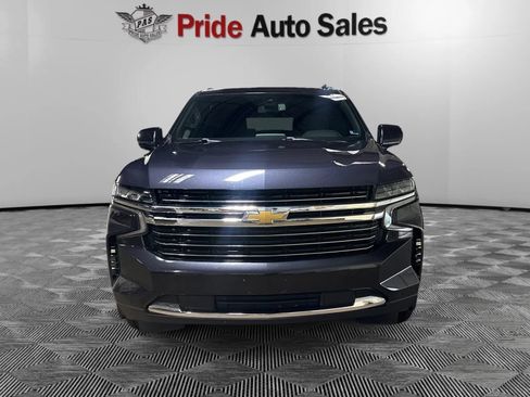Used 2022 Chevrolet Suburban LT AWD/4WD image 2