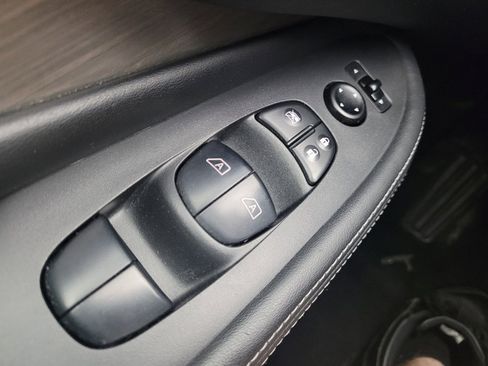 Used 2015 Nissan Murano S w/ Navigation Package AWD/4WD image 27