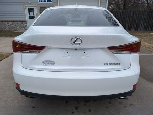 Used 2017 Lexus IS 200t image 4