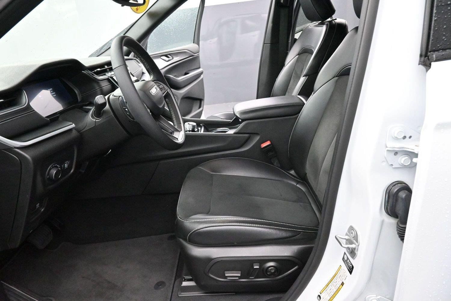 Used 2024 Jeep Grand Cherokee L Altitude AWD/4WD image 14