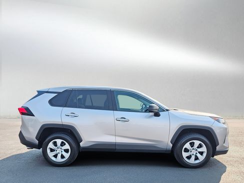 Used 2022 Toyota RAV4 LE AWD/4WD image 6