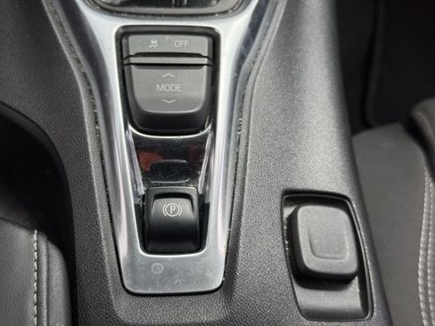 Used 2018 Chevrolet Camaro LT w/ Technology Package RWD image 19