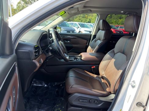 Used 2025 Honda Pilot Elite image 12