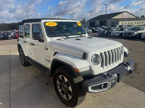 Used 2021 Jeep Wrangler Unlimited Sahara w/ Dual Top Group AWD/4WD image 3