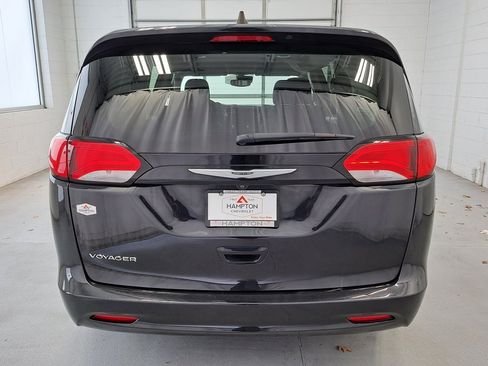 Used 2023 Chrysler Voyager LX image 6