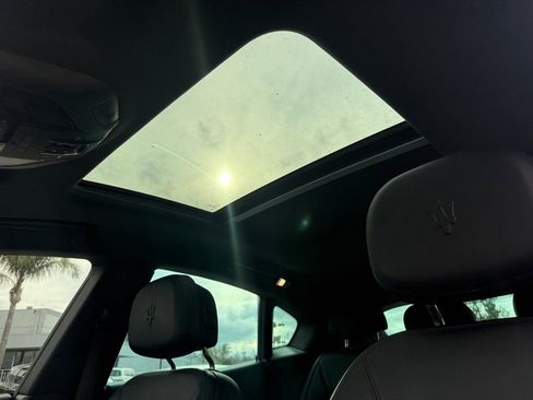 Used 2021 Maserati Levante image 15