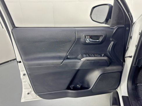 Used 2019 Toyota Tacoma TRD Sport image 35