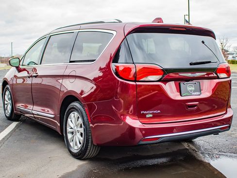 Used 2019 Chrysler Pacifica Touring-L image 7