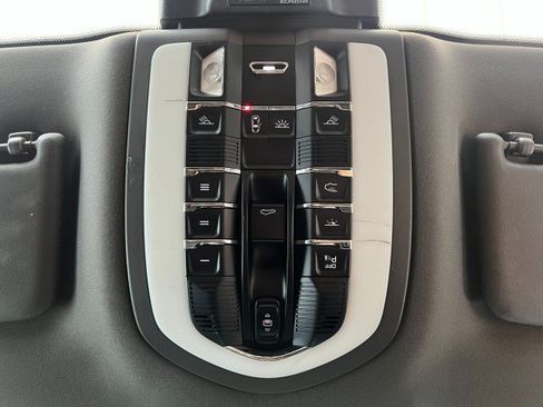 Used 2017 Porsche Macan AWD/4WD image 30