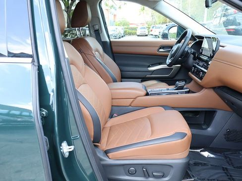 Used 2024 Nissan Pathfinder Platinum FWD image 32