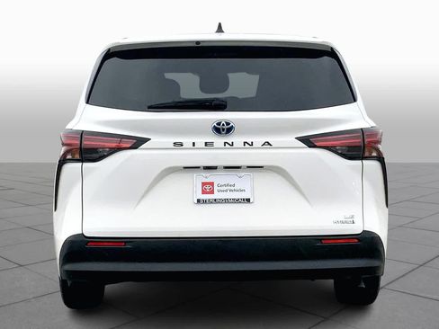 Used 2021 Toyota Sienna LE FWD image 5
