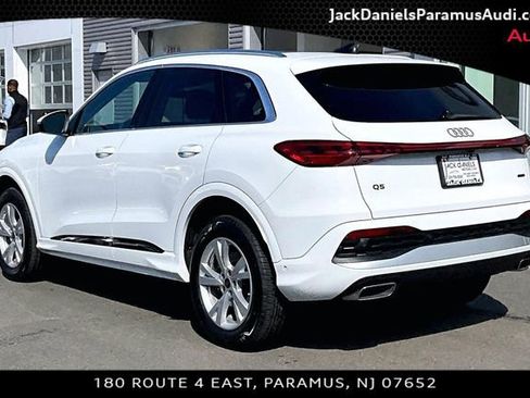 Used 2025 Audi Q5 Premium w/ Convenience Package image 9