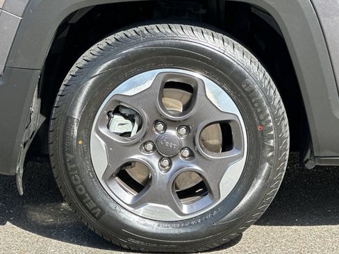 Used 2017 Jeep Renegade Sport w/ Power & Air Group FWD image 24