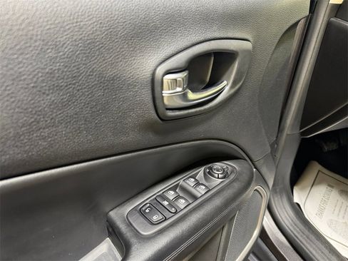 Used 2020 Jeep Compass Altitude image 14