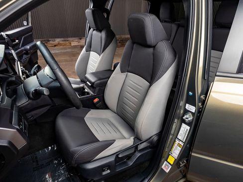 Used 2025 Toyota Tacoma TRD Sport image 29