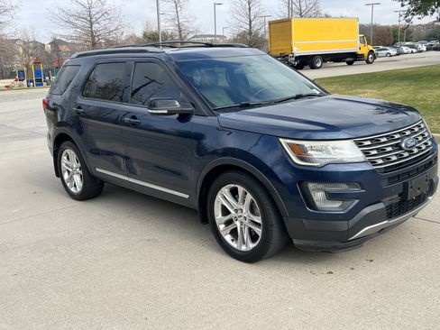 Used 2017 Ford Explorer XLT w/ Equipment Group 202A image 2