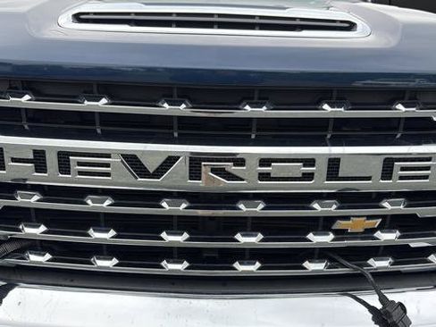 Used 2021 Chevrolet Silverado 2500 LTZ w/ LTZ Plus Package AWD/4WD image 10
