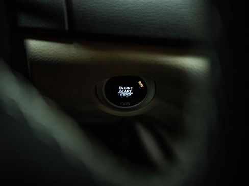 Used 2024 Chrysler Voyager LX image 19