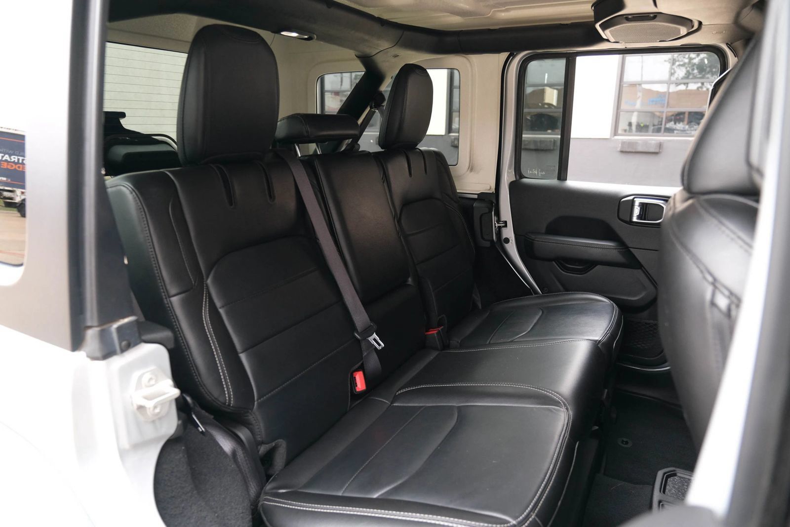 Used 2023 Jeep Wrangler Unlimited Sahara AWD/4WD image 29