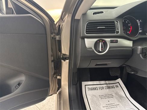 Used 2016 Volkswagen Passat 1.8T S image 40