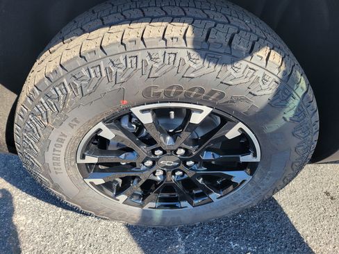 New 2026 Chevrolet Traverse Z71 w/ Enhanced Driving Package AWD/4WD image 39