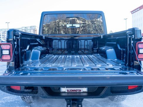 Used 2022 Jeep Gladiator Sport image 9