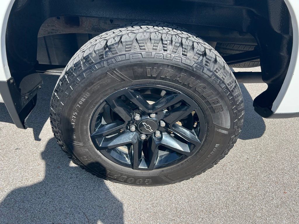 Used 2019 Chevrolet Silverado 1500 Custom Trail Boss w/ Custom Convenience Package AWD/4WD image 15