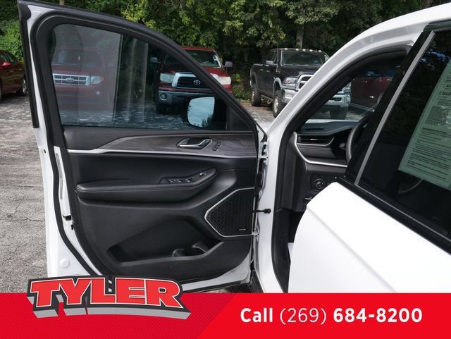 Used 2024 Jeep Grand Cherokee Limited 4xe AWD/4WD image 19
