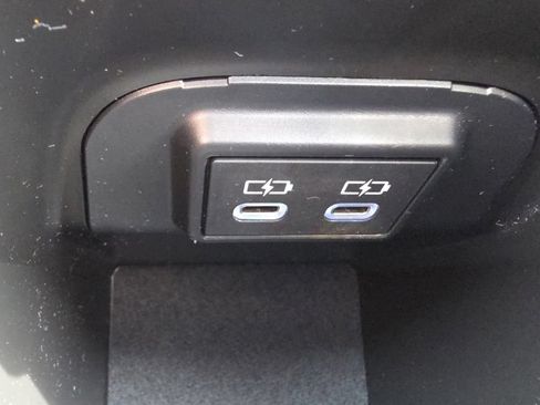 Used 2025 Toyota RAV4 LE AWD/4WD image 25