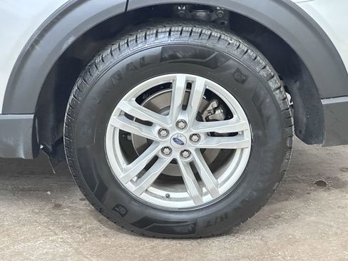 Certified 2022 Ford Explorer XLT w/ Equipment Group 202A image 58