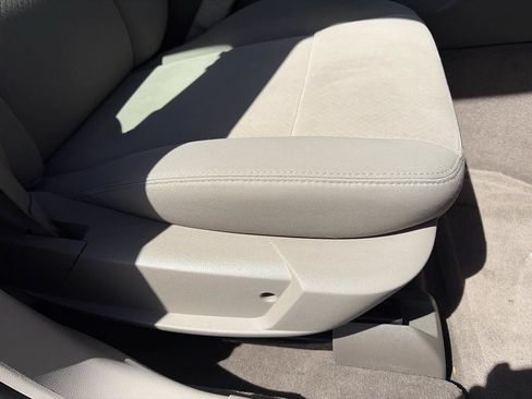 Used 2010 Chrysler 300 Touring RWD image 27