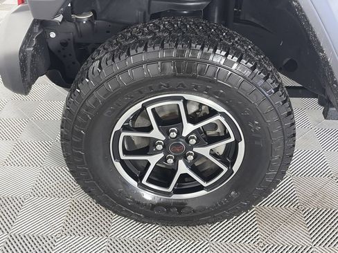 Used 2024 Jeep Wrangler Unlimited Rubicon w/ Technology Group image 8
