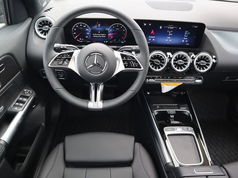 New 2025 Mercedes-Benz GLA 250 4MATIC image 11
