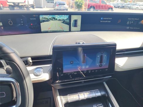 Used 2025 Lincoln Nautilus Premier image 33