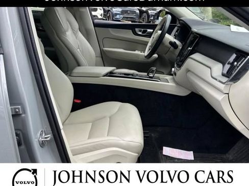 Used 2024 Volvo XC60 B5 Plus w/ Climate Package AWD/4WD image 11