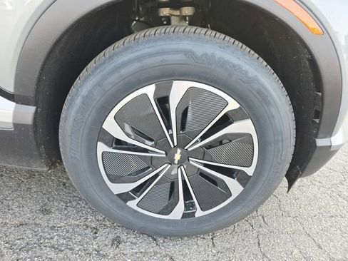 Used 2025 Chevrolet Blazer EV LT image 13