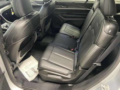 New 2025 Jeep Grand Cherokee L Limited w/ Luxury Tech Group II AWD/4WD image 11